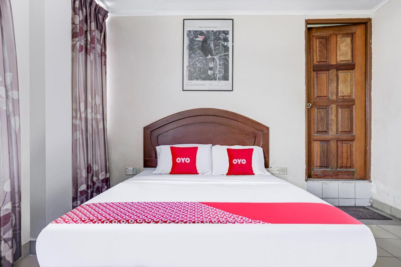 לימבאנג Oyo 90376 Centre Point Hotel מראה חיצוני תמונה
